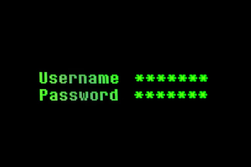 el 98.5 % de las contraseñas analizadas no pasan una simple prueba de seguridad