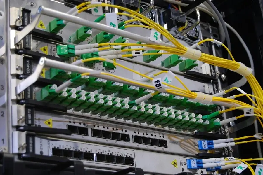 Japón pulveriza récord mundial: transmite 1 Petabit por segundo con fibra óptica estándar